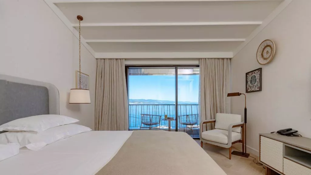 superior-doubletwin-room-28-m-sea-view-and-balcony-1024x576-c.jpg
